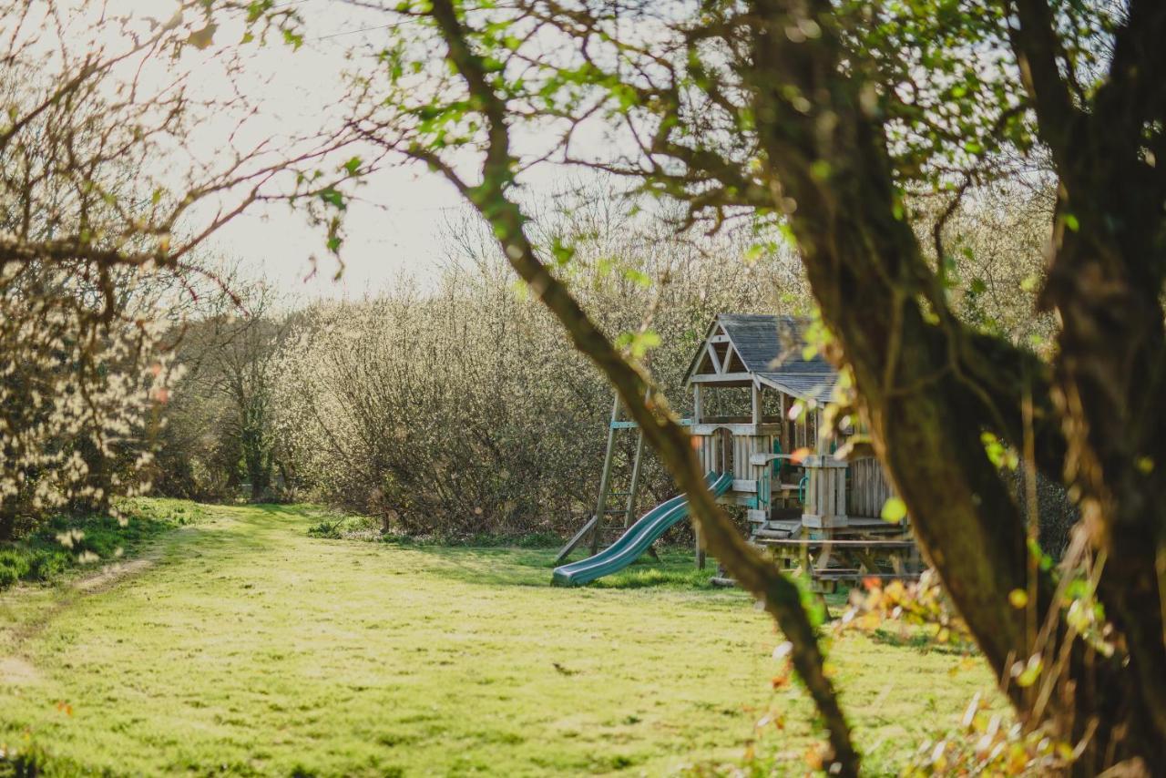 Timber Hill Self Catering Cedar Lodges Broad Haven Exterior photo